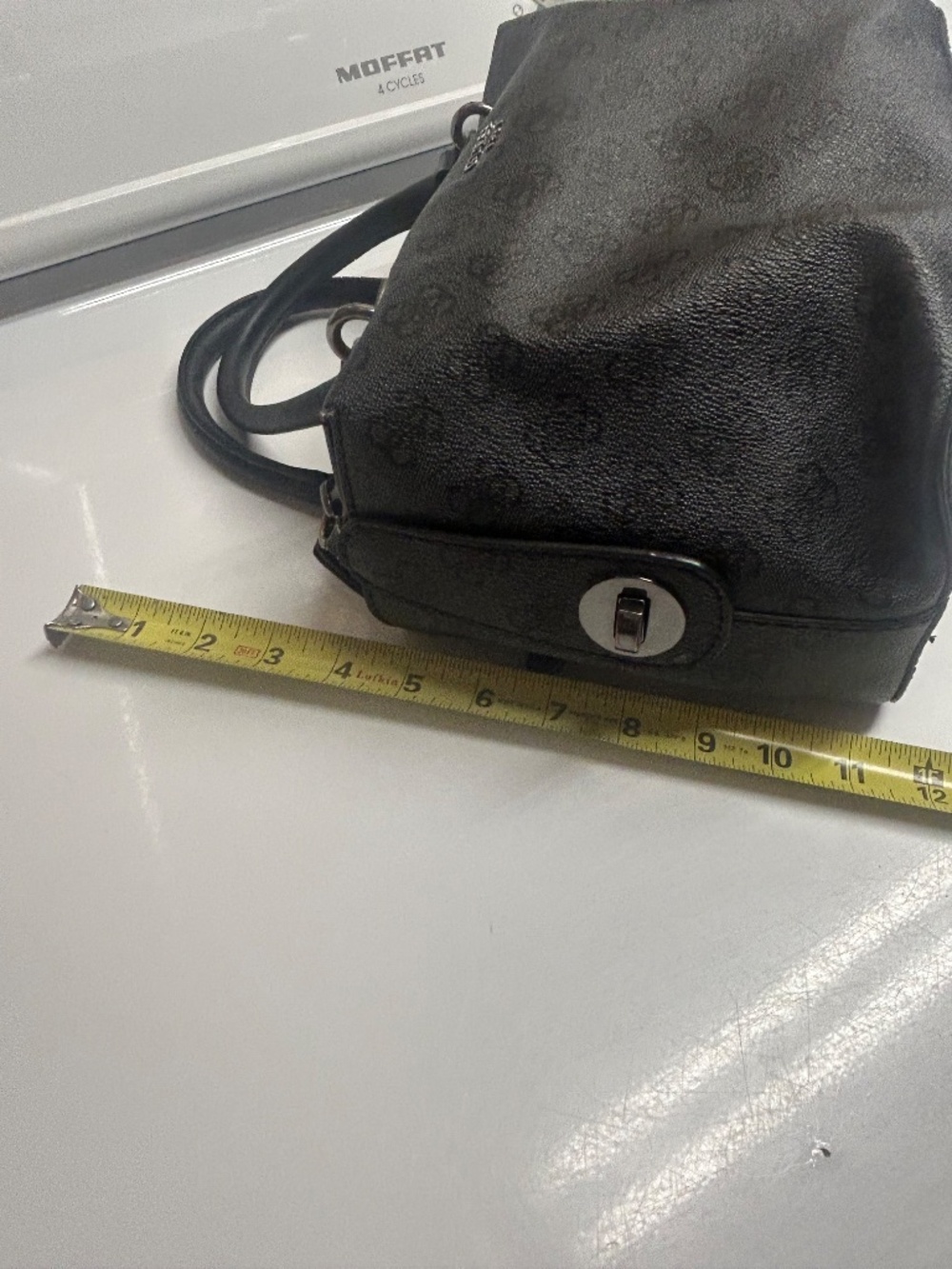 Guess purse - Picture 10 of 10